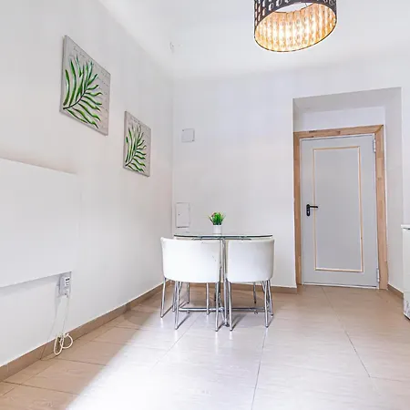 Simple Apt W Full Kitchen Wiener Stadthalle Exterior foto