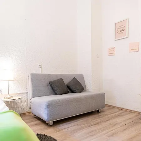 Simple Apt W Full Kitchen Wiener Stadthalle Exterior foto
