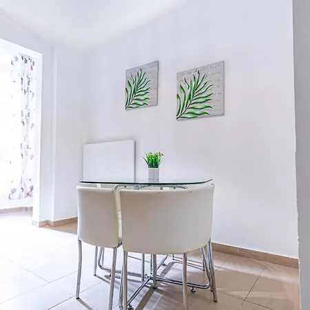 Simple Apt W Full Kitchen Wiener Stadthalle Exterior foto