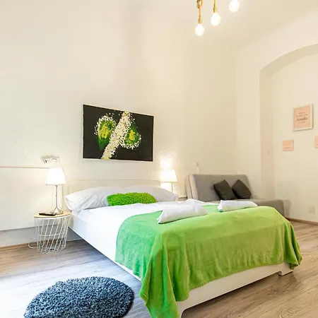 Simple Apt W Full Kitchen Wiener Stadthalle Exterior foto
