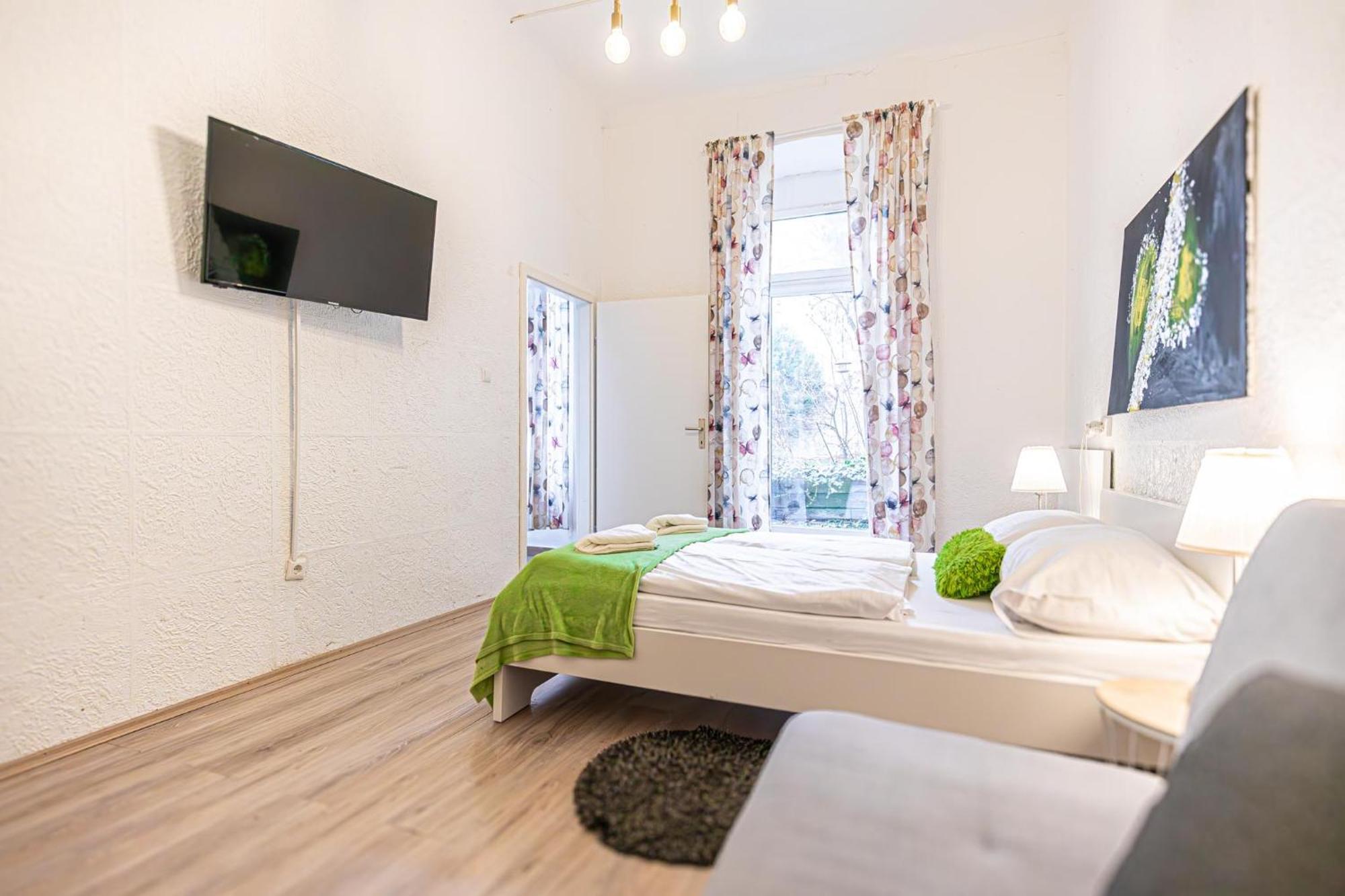 Apartament Simple W Full Kitchen Wiener Stadthalle *