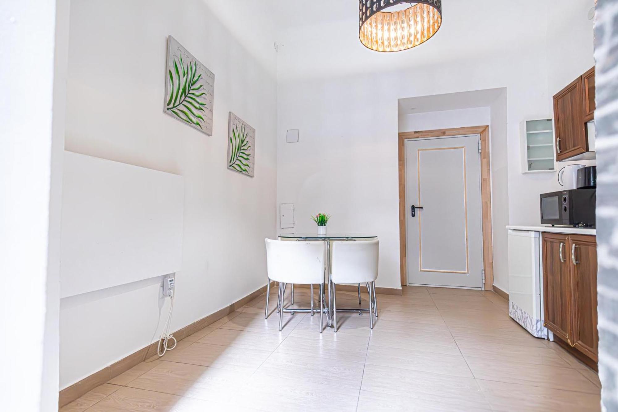 Apartment Simple W Full Kitchen Wiener Stadthalle Vienna