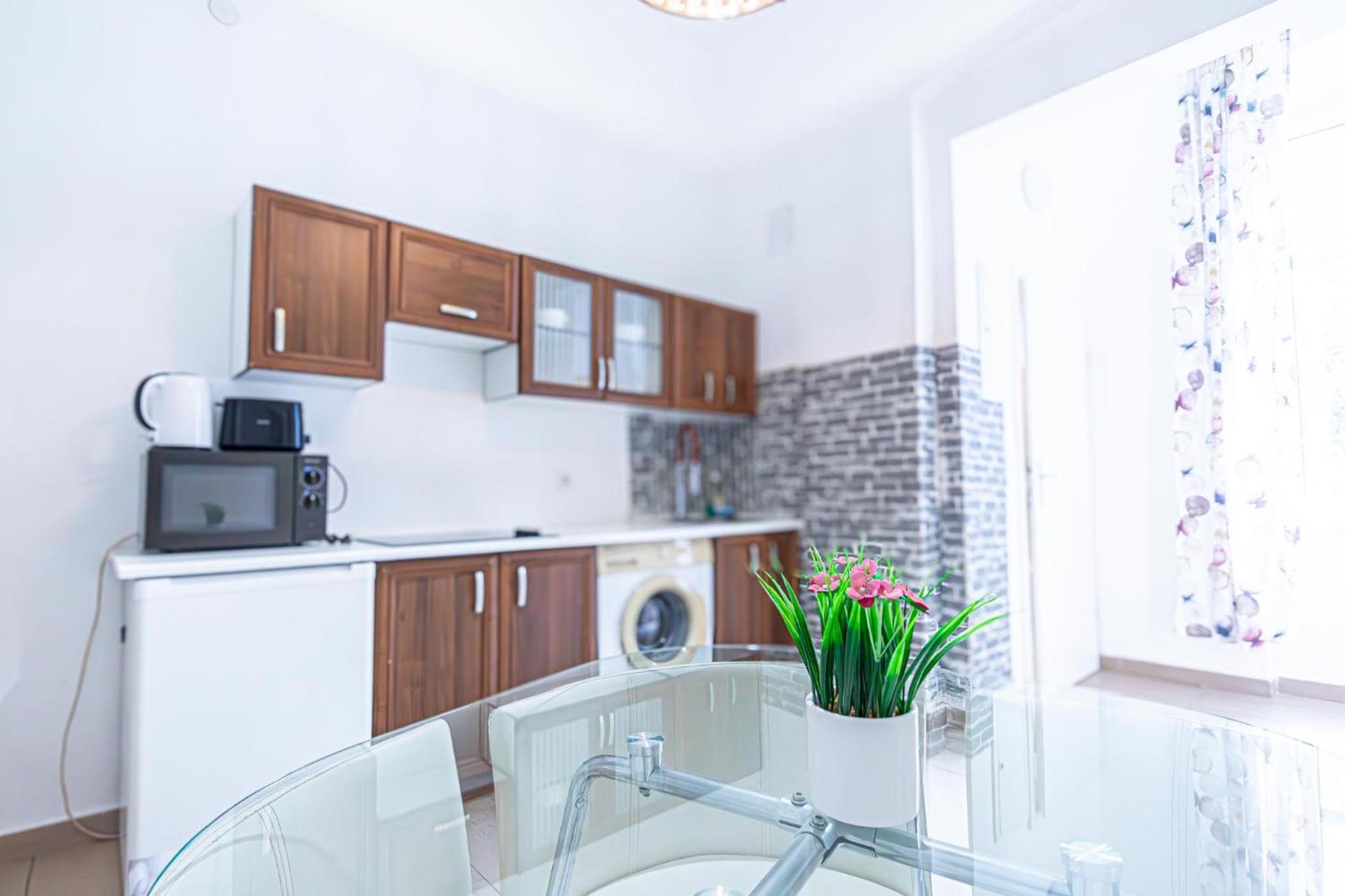 Simple W Full Kitchen Wiener Stadthalle Apartment Vienna